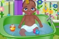 Bébé Jamal prend son bain Bébé Jamal prend son bain